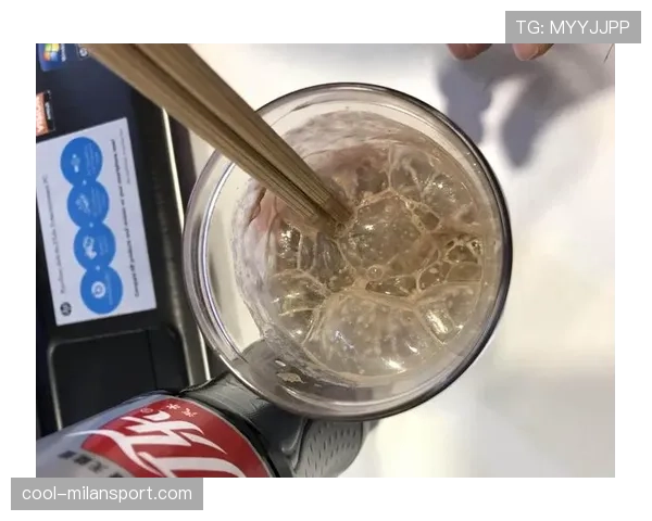 王昶家冰箱里塞满蛋白粉，连饮料都是按秒喝的